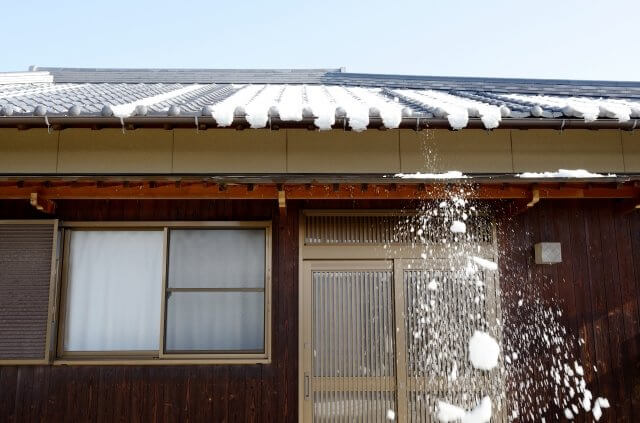 屋根塗装後の大雪に注意、雪止めの必要性 | その他
