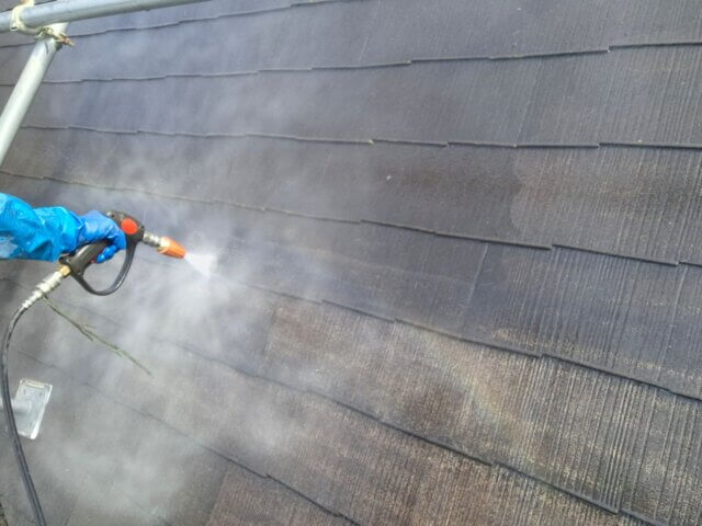 前橋市総社町総社の屋根の高圧洗浄の写真　ミヤケン